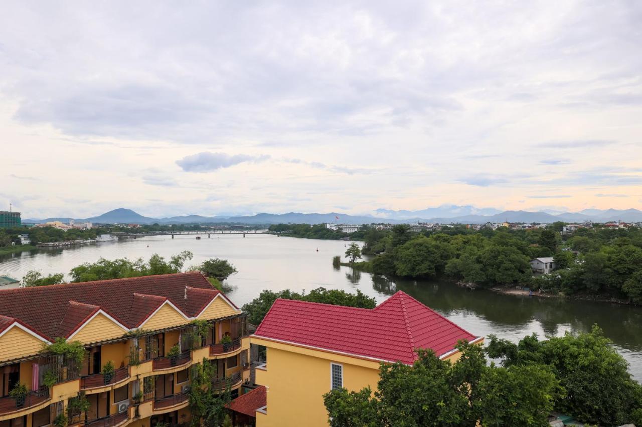 Charming Riverside Hotel Hue Exterior foto