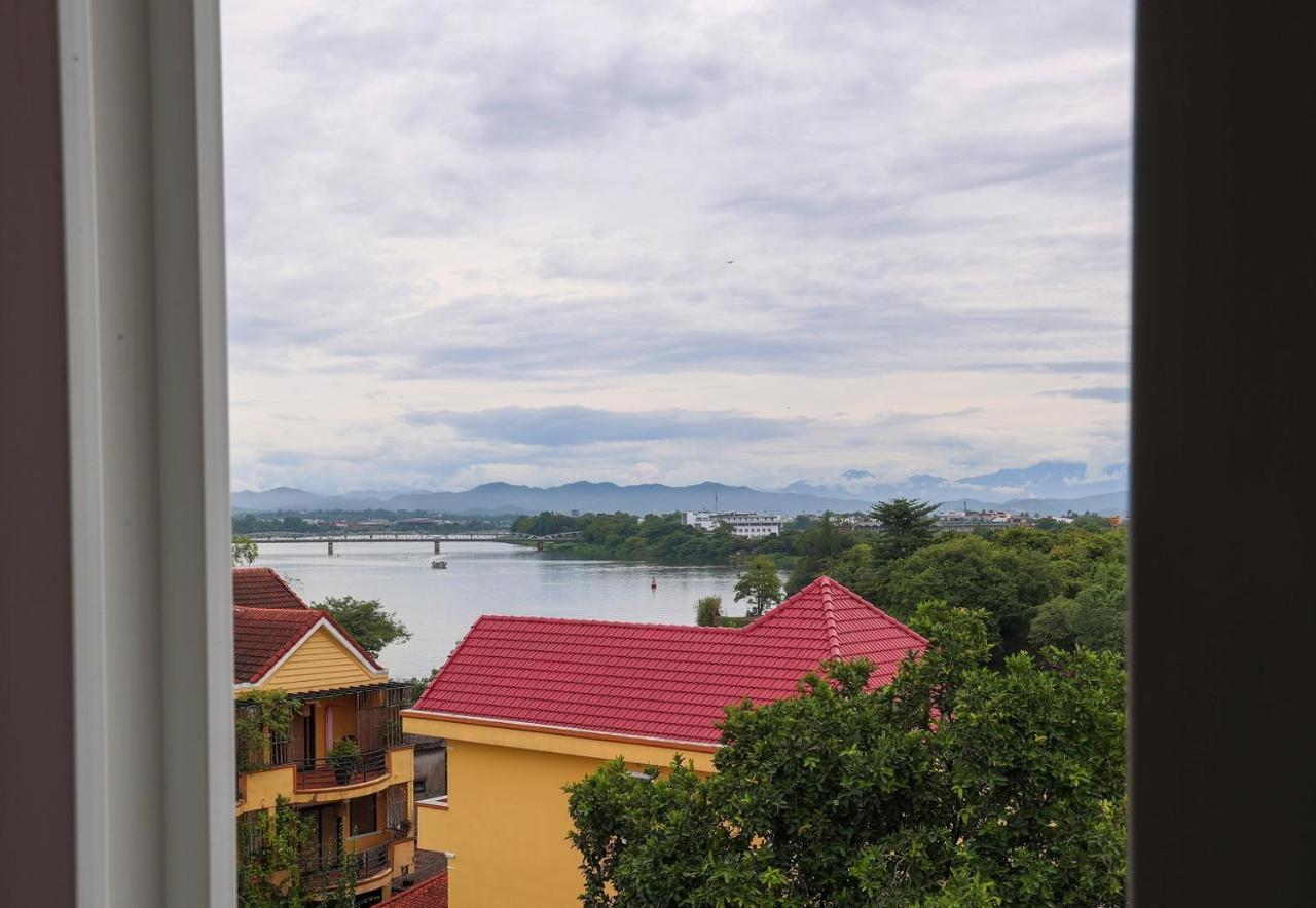 Charming Riverside Hotel Hue Exterior foto