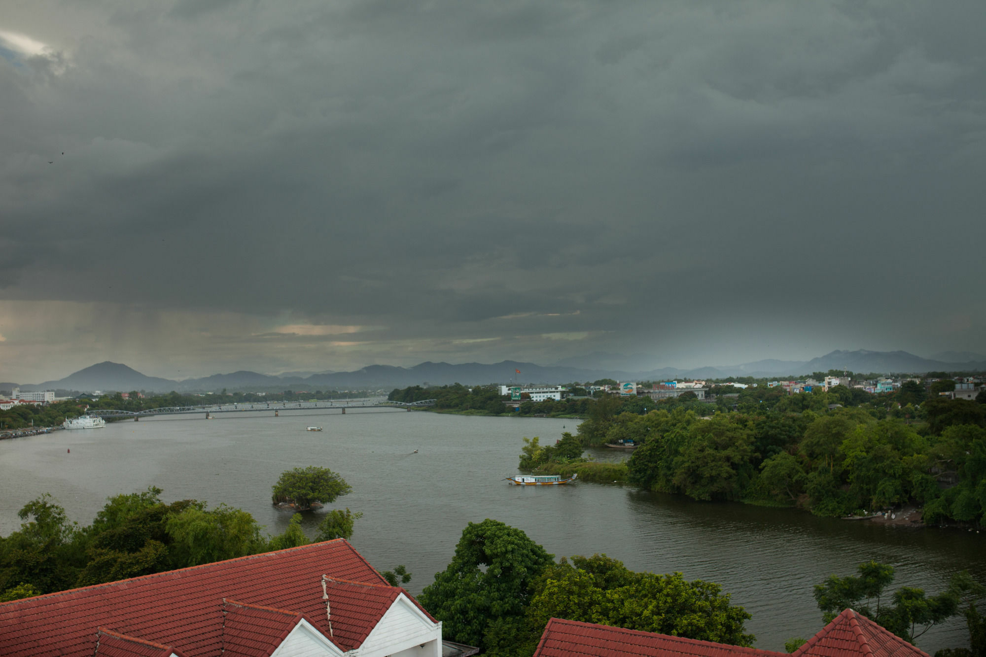 Charming Riverside Hotel Hue Exterior foto