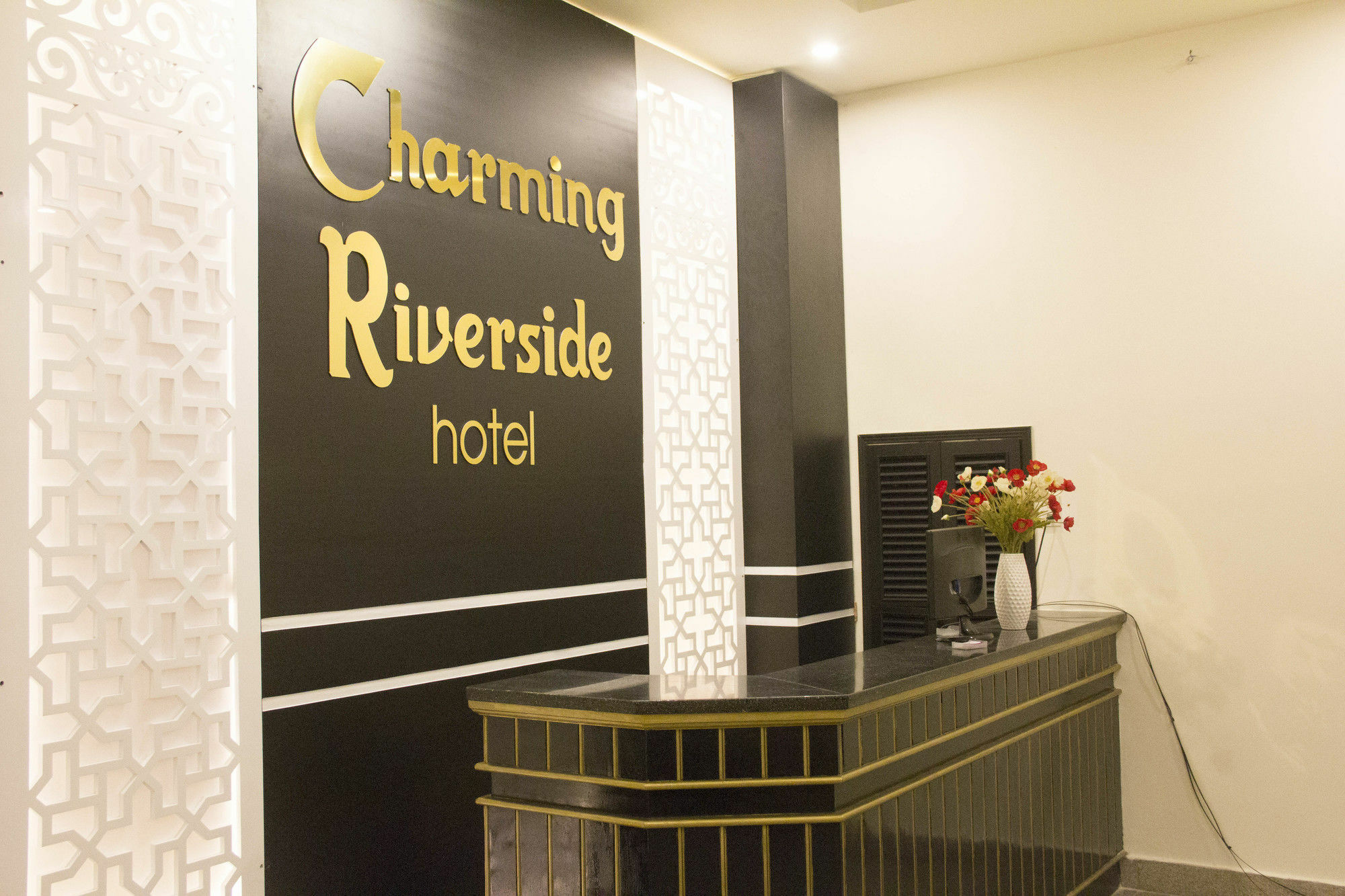 Charming Riverside Hotel Hue Exterior foto